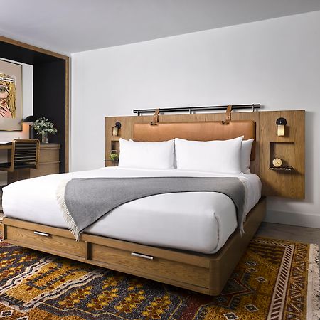 Vignette Collection Yours Truly Dc By Ihg Вашингтон Екстериор снимка A bedroom at the Hotel June