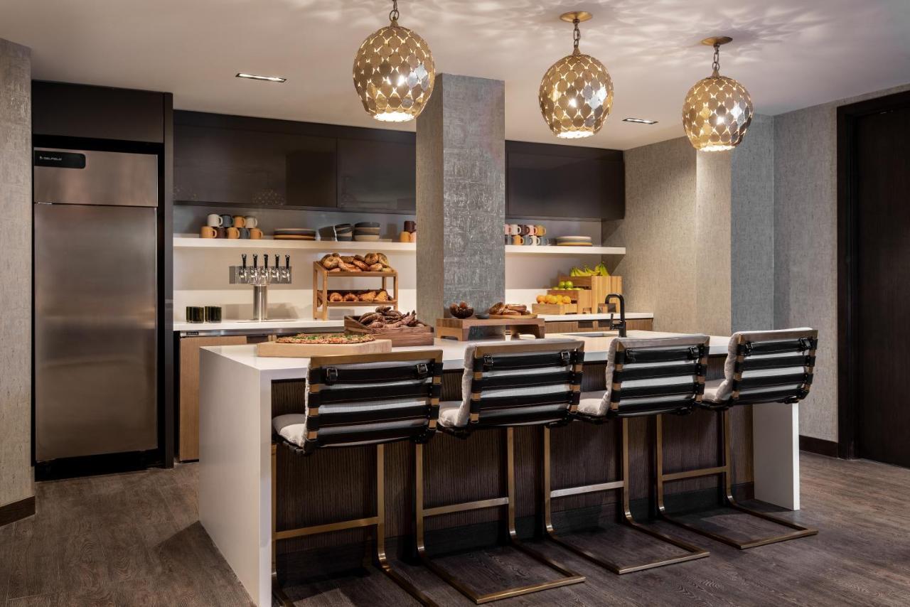 Vignette Collection Yours Truly Dc By Ihg Вашингтон Екстериор снимка A kitchen at The Ritz-Carlton, Boston Common