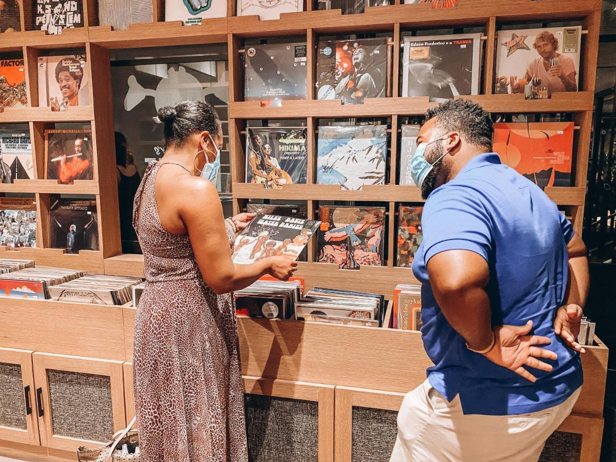 Vignette Collection Yours Truly Dc By Ihg Вашингтон Екстериор снимка Record store day 2019