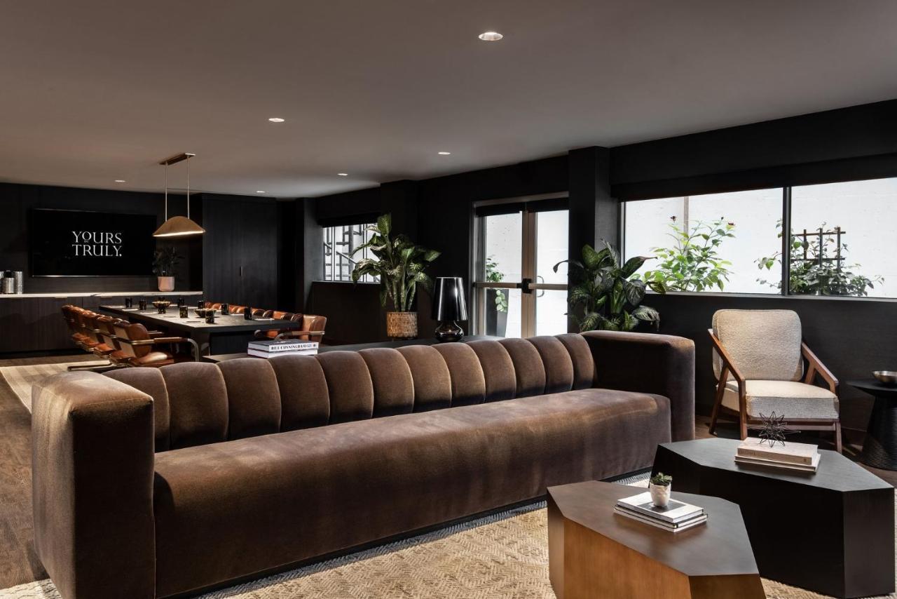Vignette Collection Yours Truly Dc By Ihg Вашингтон Екстериор снимка The lounge at the airport