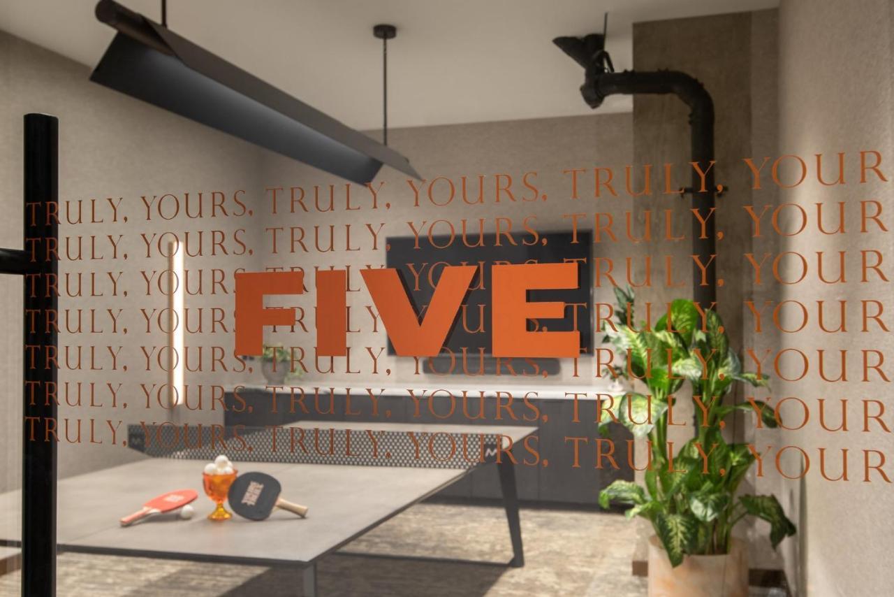 Vignette Collection Yours Truly Dc By Ihg Вашингтон Екстериор снимка The interior of the Five office