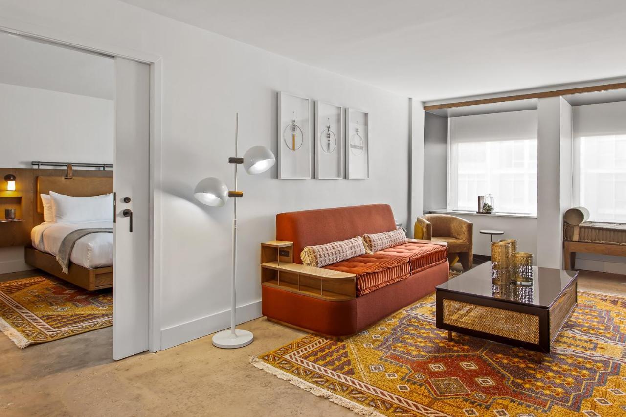 Vignette Collection Yours Truly Dc By Ihg Вашингтон Екстериор снимка A suite at the Hotel Commonwealth