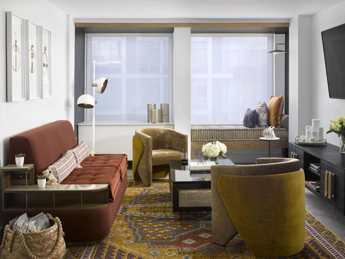Vignette Collection Yours Truly Dc By Ihg Вашингтон Екстериор снимка A living room at The Standard East Village