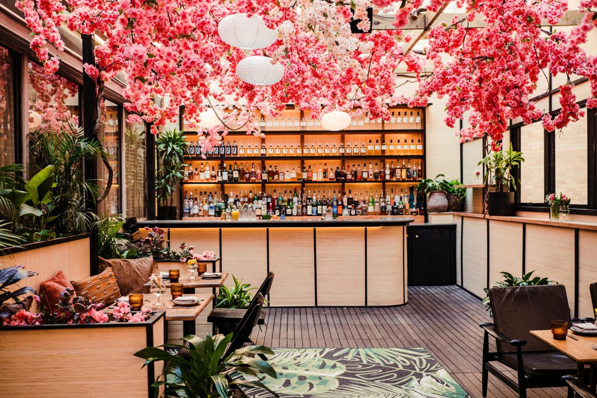 Vignette Collection Yours Truly Dc By Ihg Вашингтон Екстериор снимка The bar at the top of the Standard London